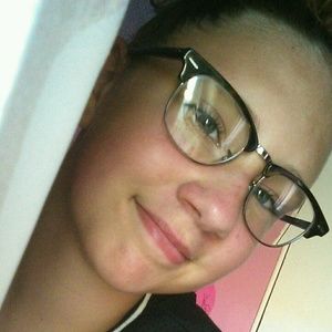 Meet your Posher, Hayley